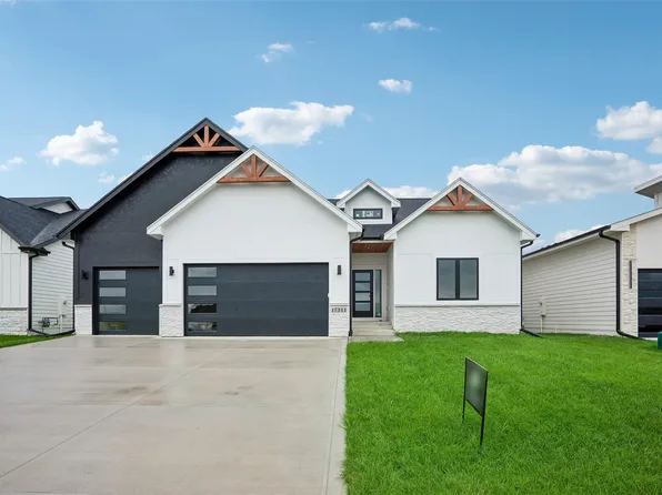 17311 Brookview Dr, Urbandale, IA 50263