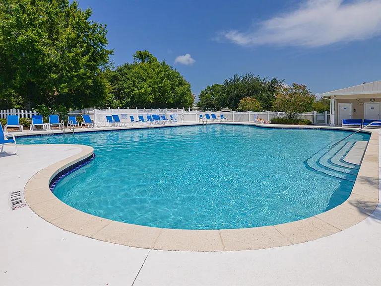 649 NE Bent Paddle Ln — Photo 40