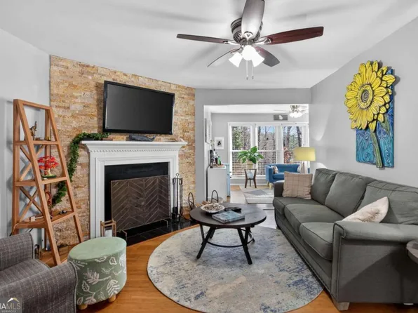 3019 Canyon Point Cir, Roswell, GA 30076