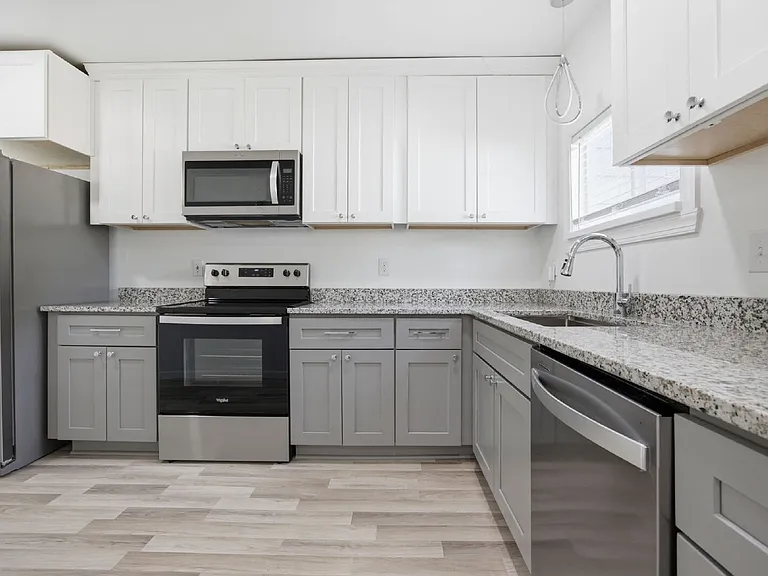 1714 Richmond Ave — Photo 7