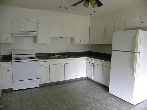 4th image of 20 Brittany Ct