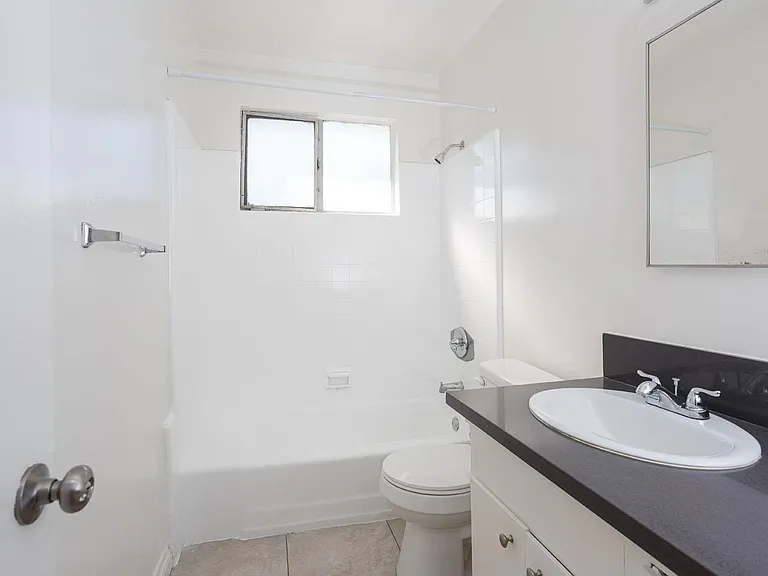 12860 Oxnard St #5 — Photo 14