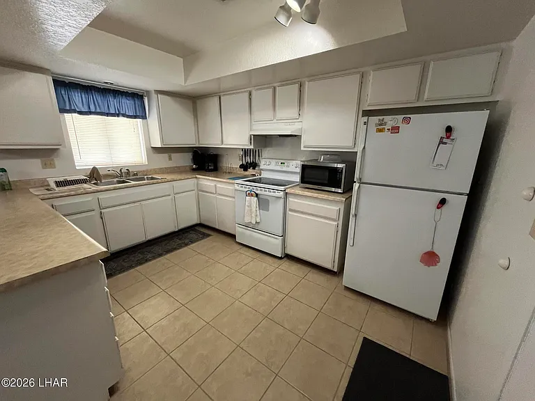 1241 Palmas Dr — Photo 6
