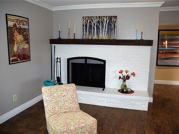 3rd image of 905 Whitehall Dr