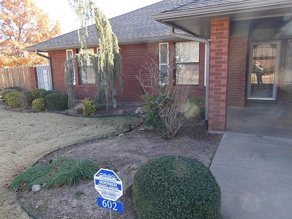 4th image of 602 NW Waterford Dr