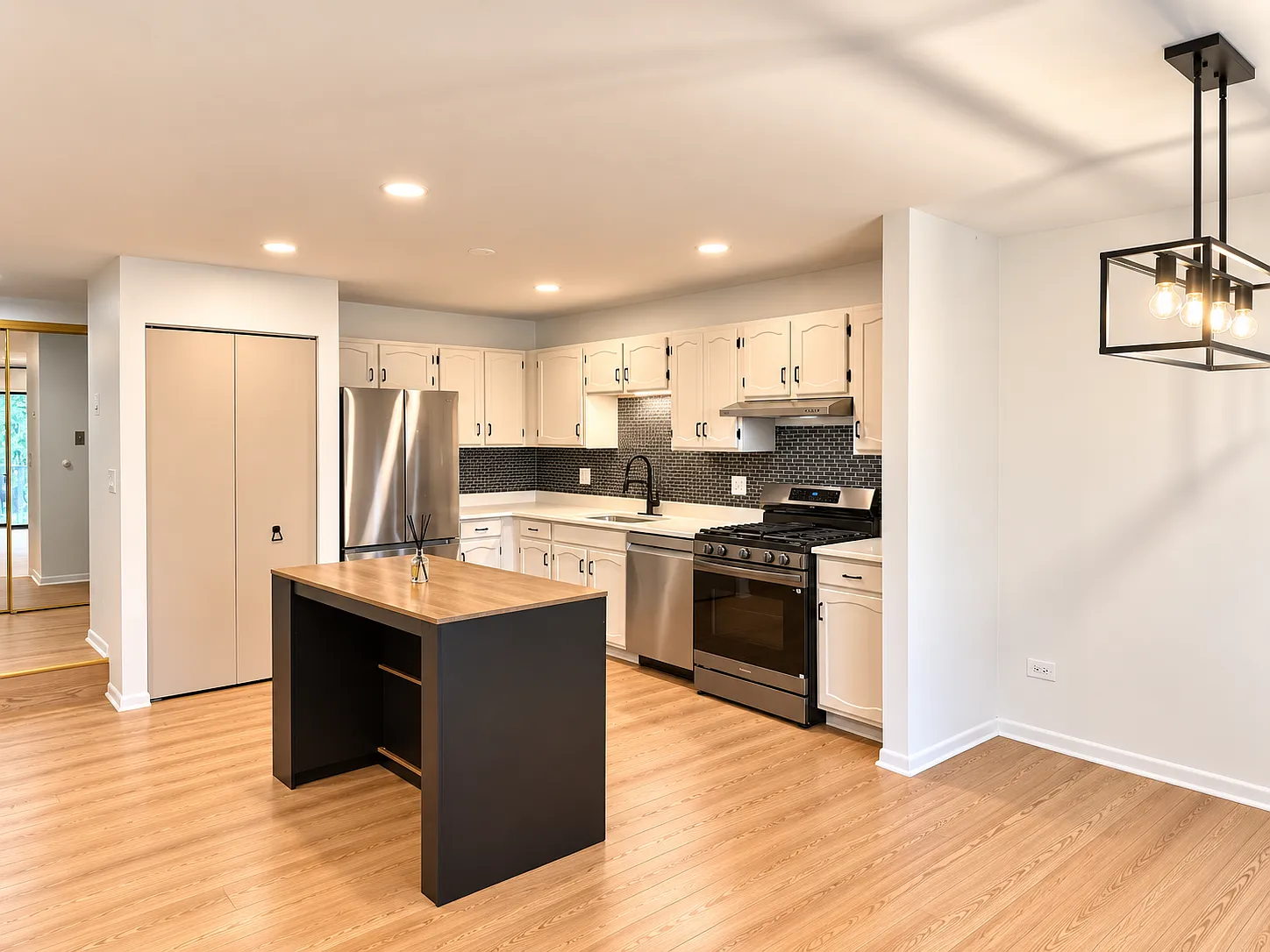 3 bed, 1000 sqft, $3,000 — Photo 3