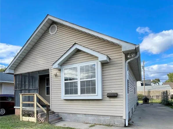 27 Marguerite Ave, Wood River, IL 62095