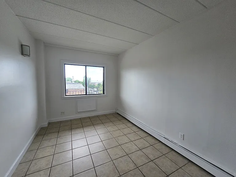 21-35 21st Ave #3R — Photo 3