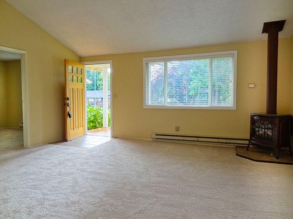 3rd image of 12518 NE 156th St
