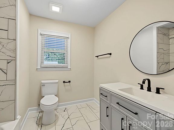 4th image of 512 Villa St