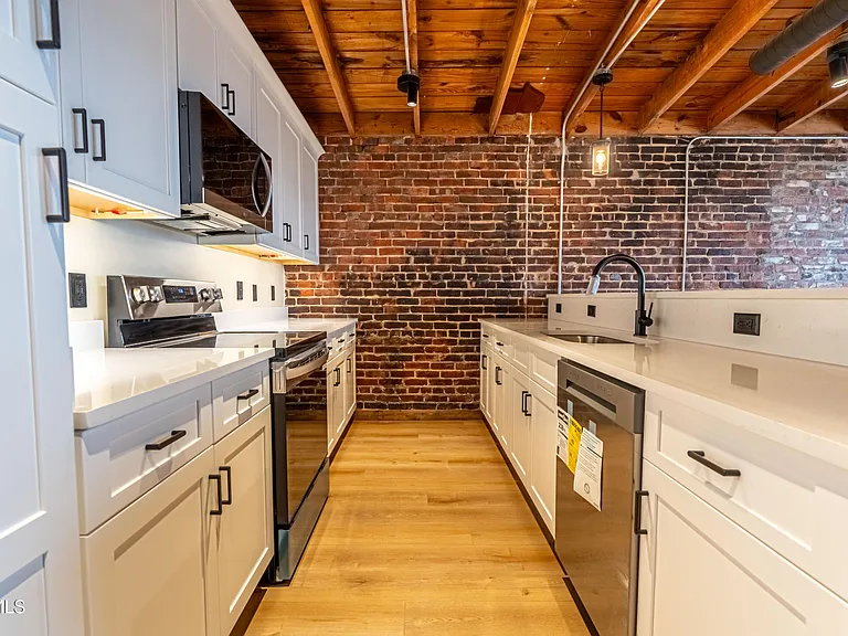 453 E Main St #900 — Photo 10