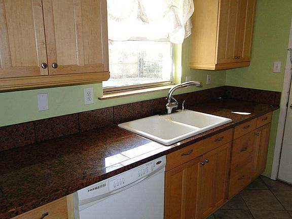 Another view of the wonderful kitchen