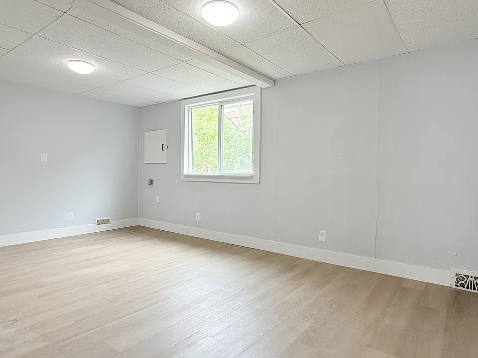 1011 Albert Rd #4