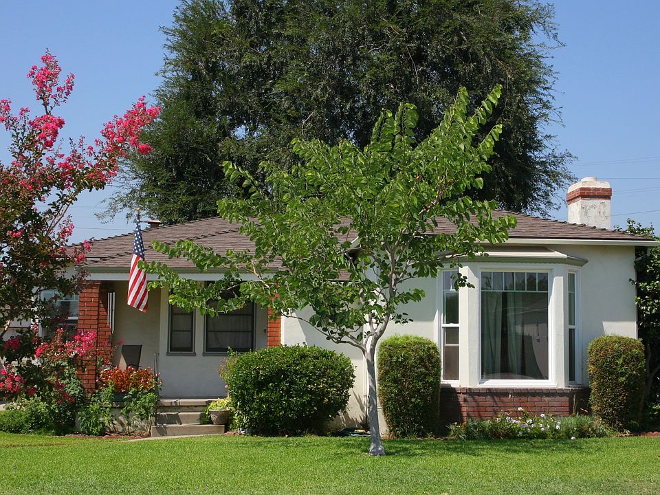 2nd image of 1043 Abbot Ave