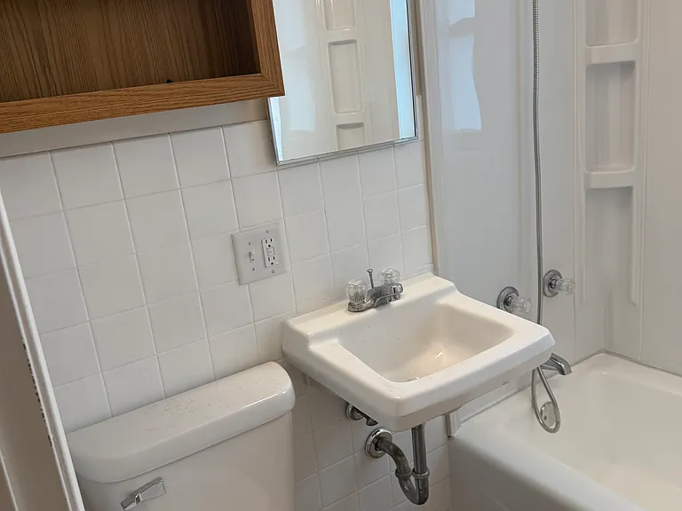 313 E State St #1 — Photo 4