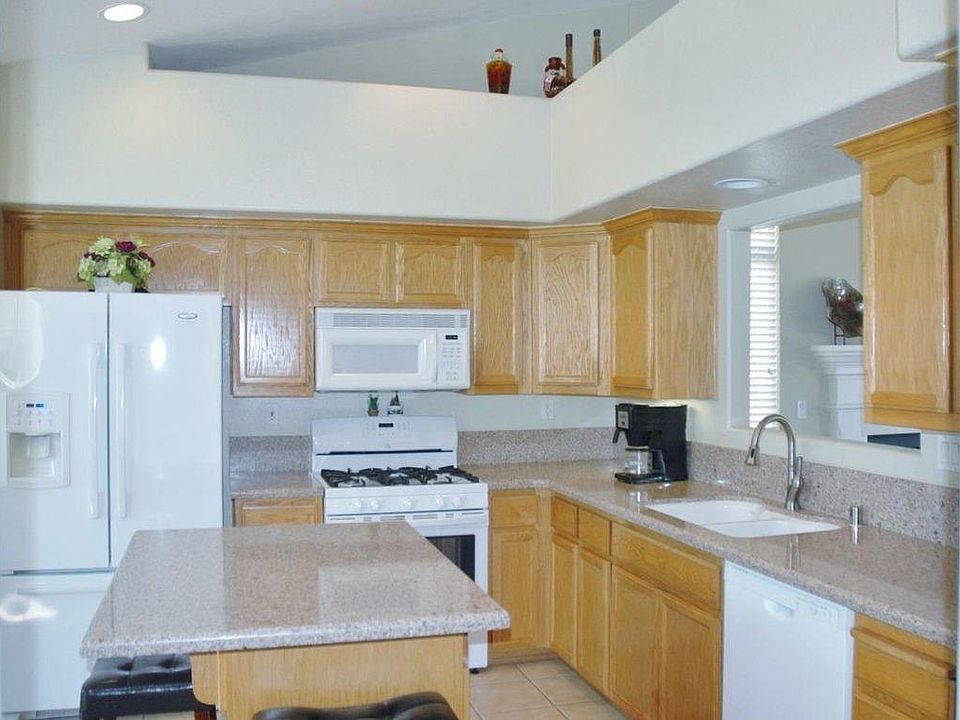 2nd image of 2448 3rd St
