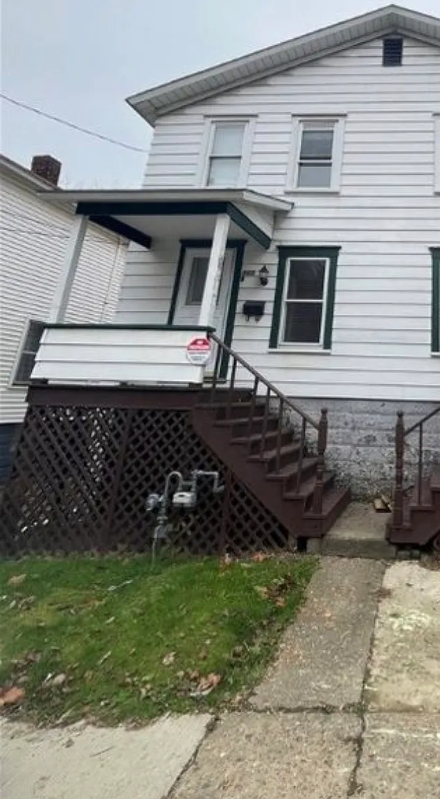 3 bed, 1.5 bath, $800 — Photo 1
