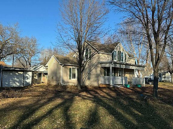 2nd image of 402 W 8th St