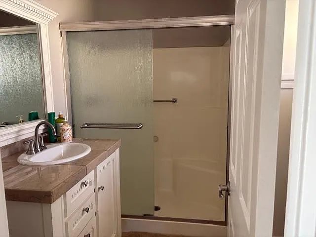 5 bed, 2417 sqft, $5,500 — Photo 4