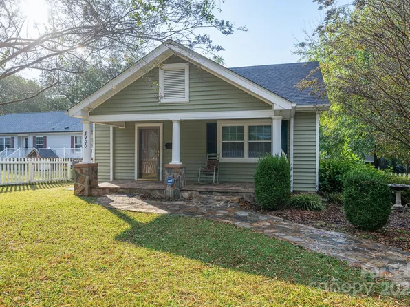 5900 Peach St, Charlotte, NC 28269