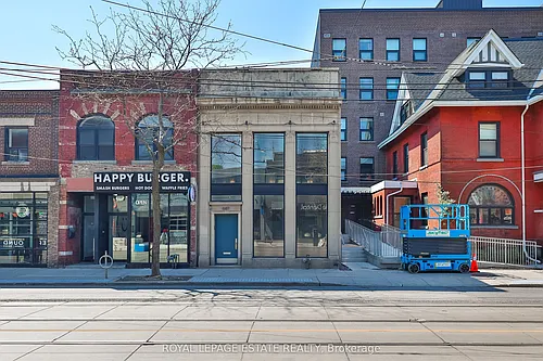 687 Queen St E Photo 1
