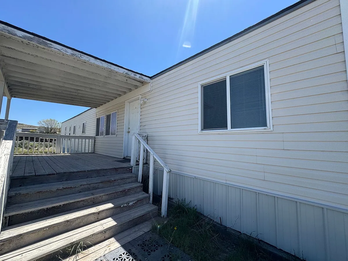 Building Photo - 2061 Valley Vista Dr