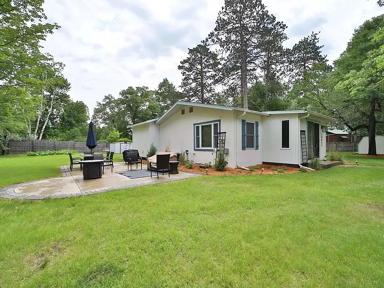 10032 N Long Lake Rd — Photo 2