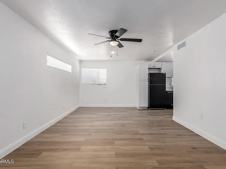 723 E Sunnyslope Ln — Photo 6