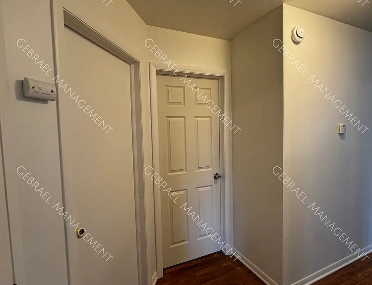 6062 Detroit St — Photo 4