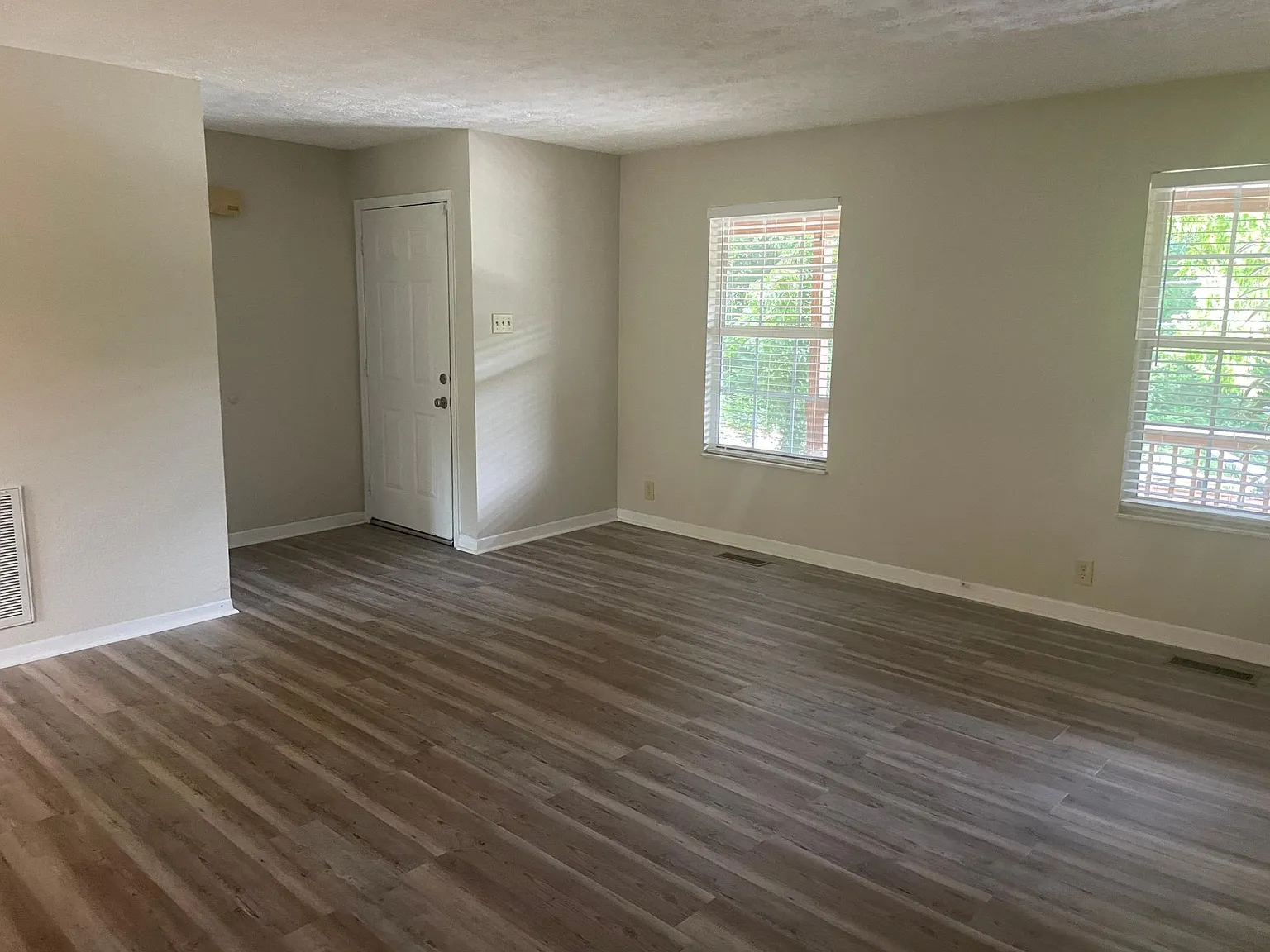 2 bed, 1200 sqft, $1,595 — Photo 4