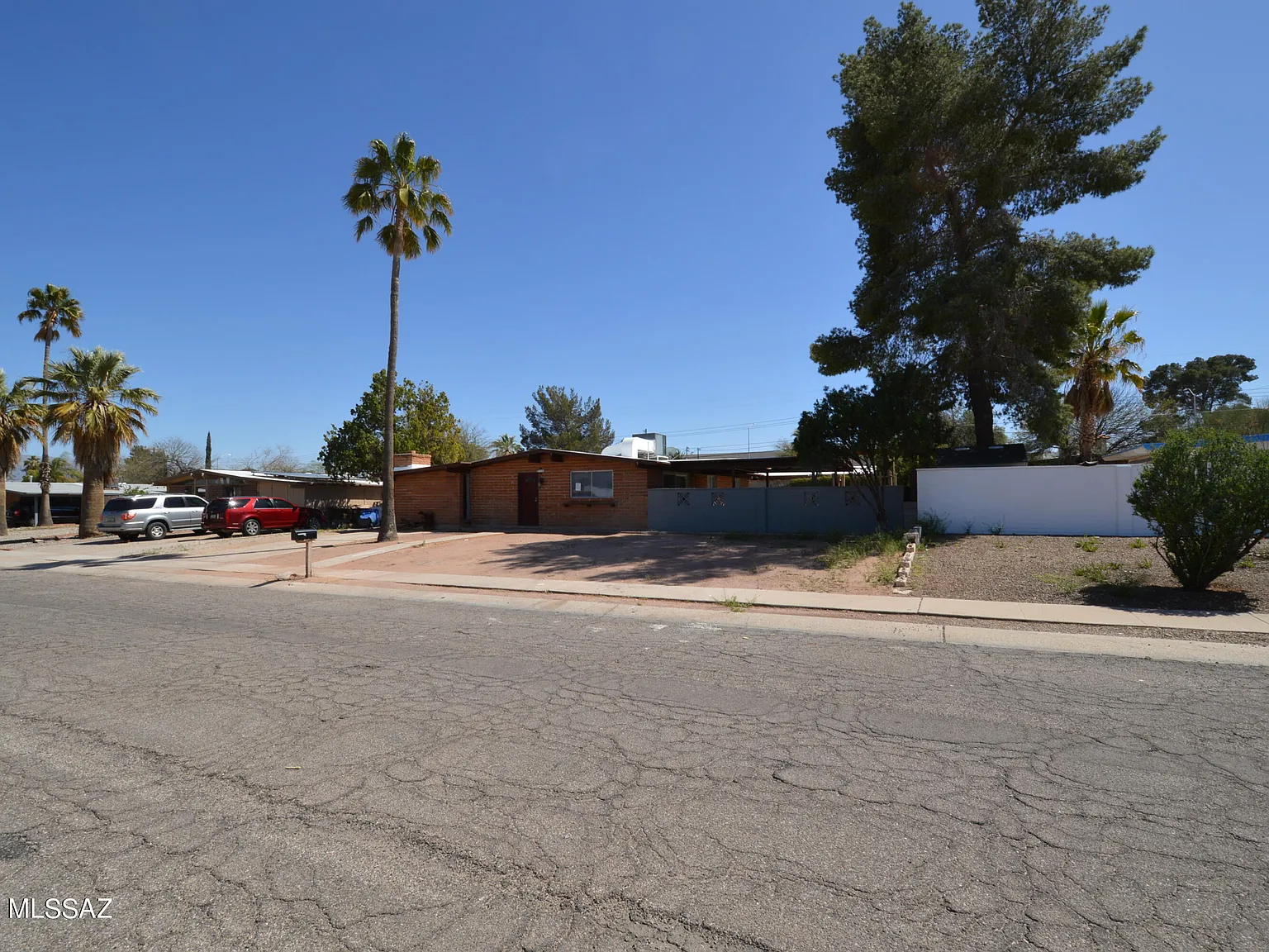 3 bed, 2.0 bath, 1621 sqft, $1,795 — Photo 2