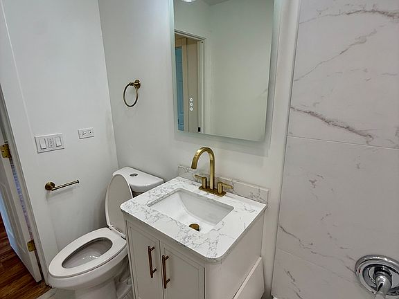 3rd image of 255 E Oak St APT 10