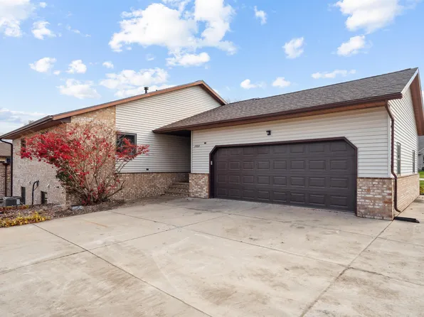 1400 Pinnacle Pl, Waterloo, IA 50701