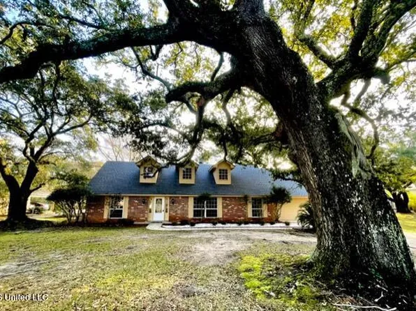 1408 Seacliffe Dr, Gautier, MS 39553