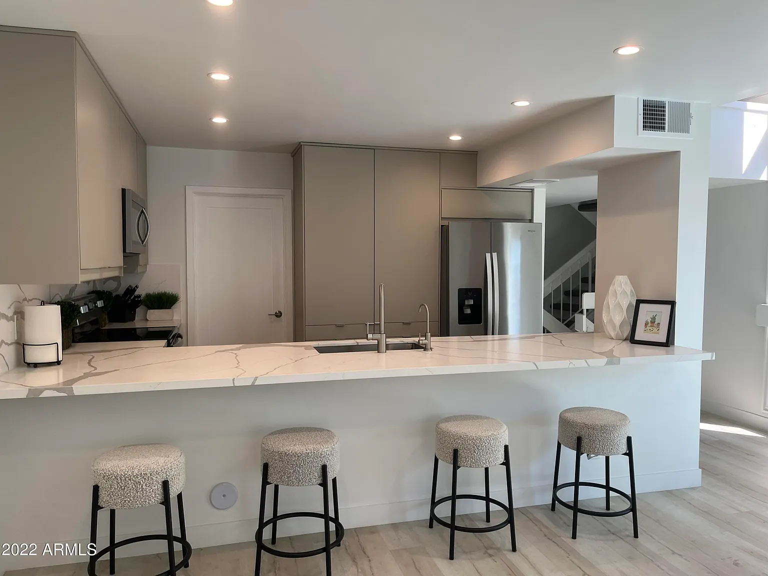 2 bed, 2.5 bath, 1517 sqft, $3,300 — Photo 2