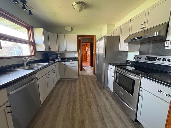 5th image of 806 James Dr