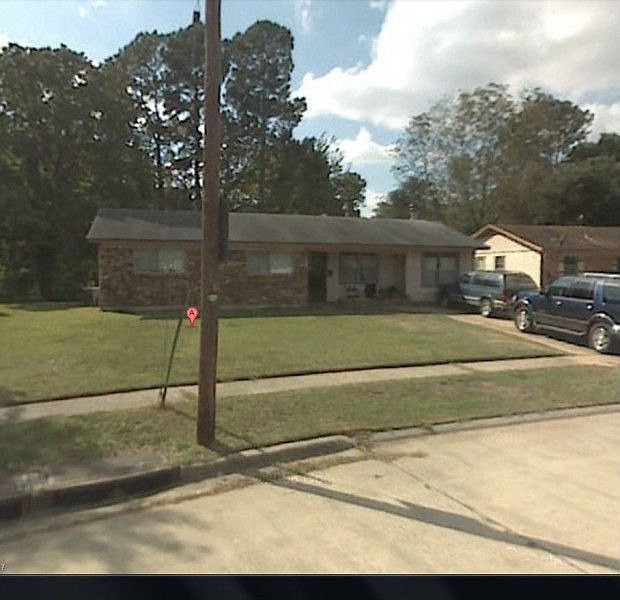 1st image of 3049 Louise St