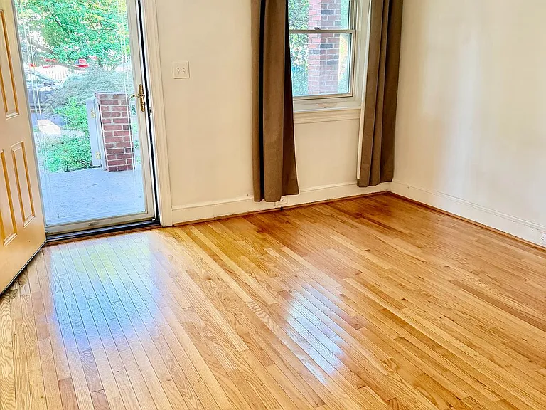 420 N Henry St — Photo 2