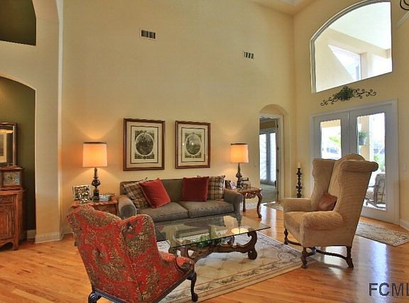 4th image of 32 Old Oak Dr S