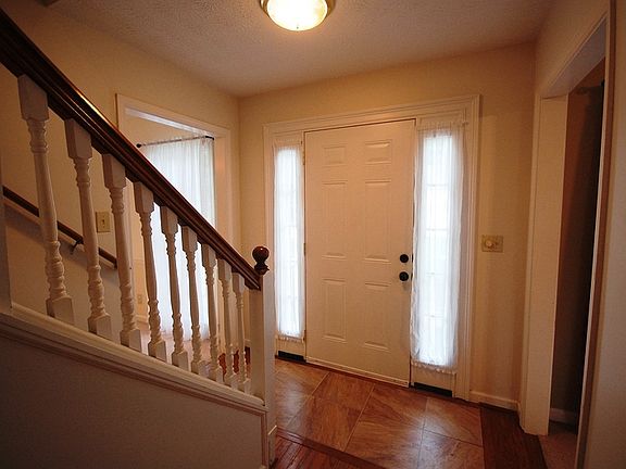 3rd image of 1470 Pine Creek Dr