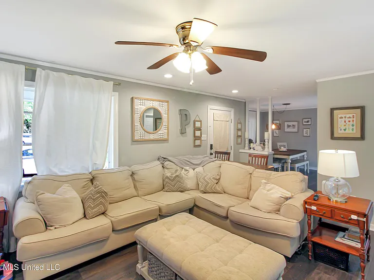 1849 Parkridge Dr — Photo 8