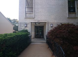 405 Langley Rd APT 8, Newton, MA 02459
