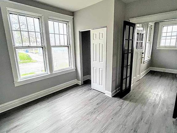 4th image of 4814 Sacramento Ave