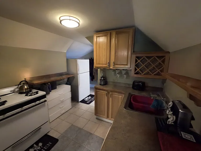 1652 Hillcrest Rd #3 — Photo 5