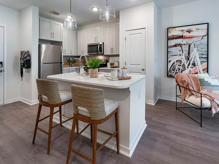 Essex Luxe Apartments — Photo 11