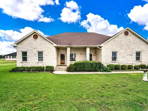 174 Edgewood, Bandera, TX 78003