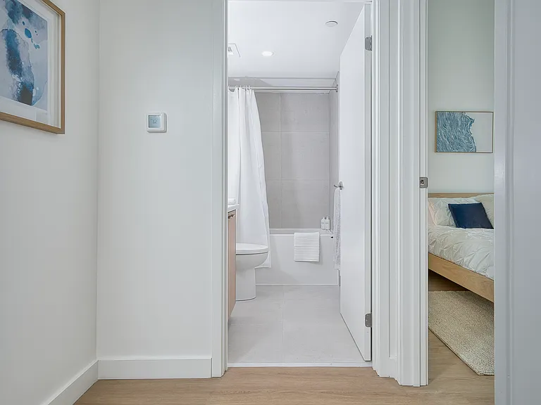 175 Oxford St — Photo 10