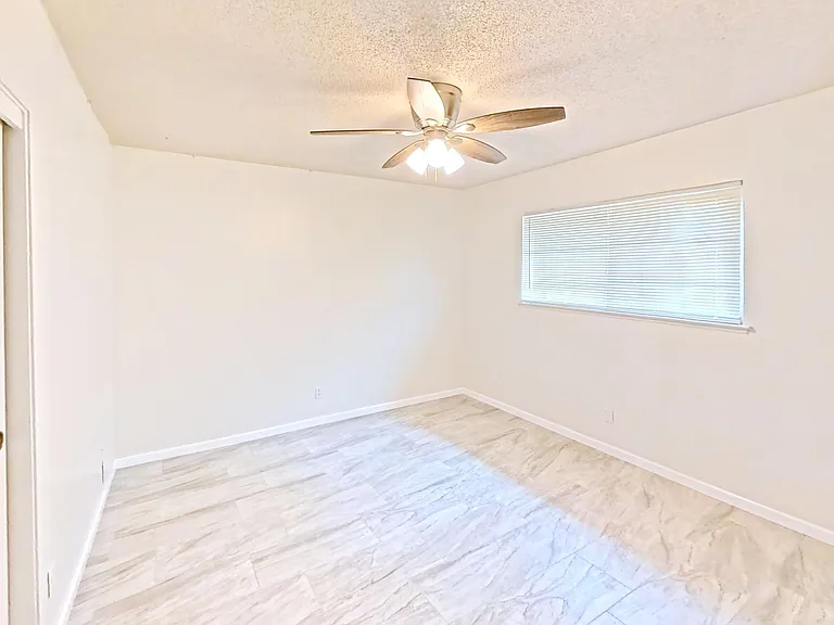 645 W Clinton Ave #B — Photo 10