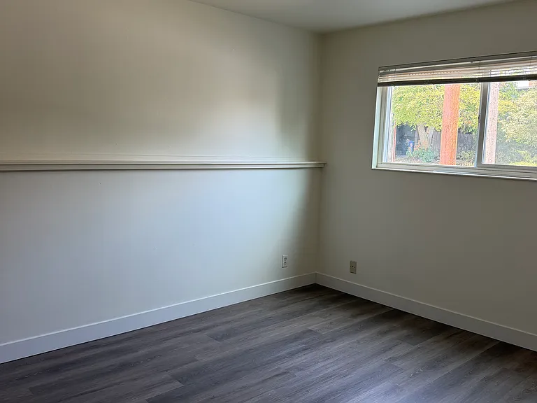 909 N 74th St #101 — Photo 12