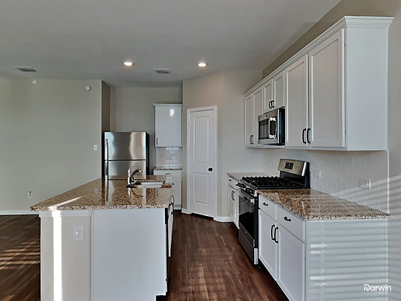 4 bed, 2.0 bath, 1828 sqft, $2,200 — Photo 3